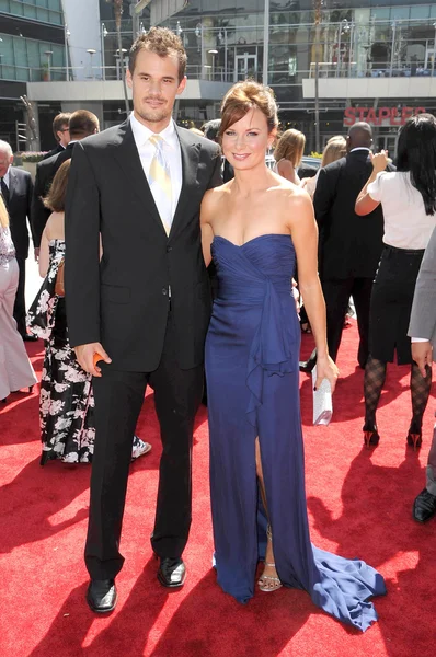 Matthew Rolph e Mary Lynn Rajskub no 61st Annual Primetime Creative Arts Emmy Awards. Nokia Theatre, Los Angeles, CA. 09-12-09 — Fotografia de Stock