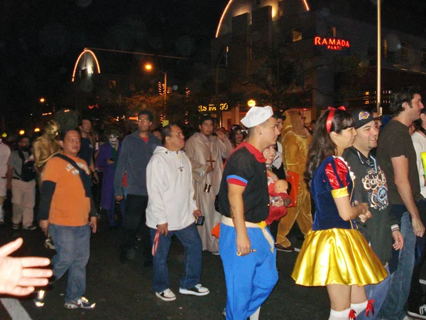 Partecipanti alla festa di Halloween — Foto Stock