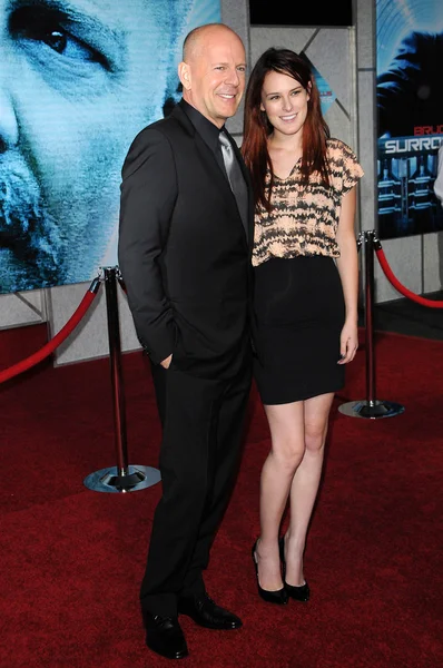 Bruce Willis and Rumer Willis at the Los Angeles Premiere of 'Surrogates'. El Capitan Theatre, Hollywood, CA. 09-24-09 — Stock Photo, Image