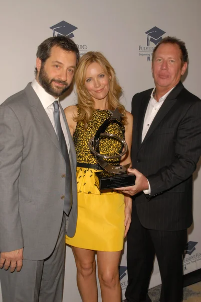 Judd Apatow, Leslie Mann and Garry Shandling at the Fulfillment Fund Annual Stars 2009 Benefit Gala,, Beverly Hills Hotel, Beverly Hills, CA. 10-26-09 — ストック写真