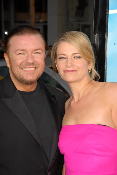 Ricky gervais och jane fallon — Stockfoto