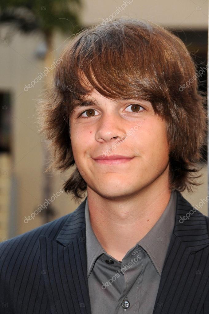 Johnny Simmons Johnny Simmons