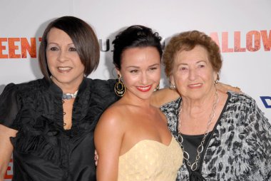 Danielle Harris and family at the Los Angeles Premiere of 'Halloween II'. Grauman's Chinese Theatre, Hollywood, CA. 08-24-09