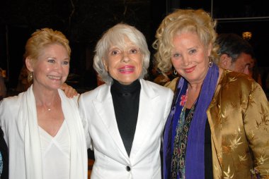 Dee wallace taş ile carol Channing'e ve sally kirkland