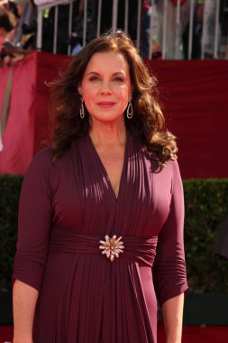 Elizabeth Perkins