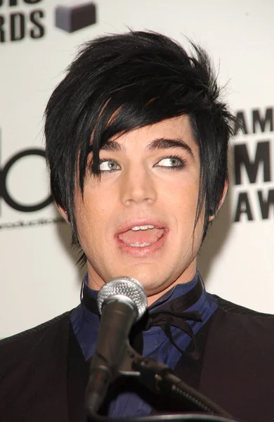 Adam lambert na 2009 americký hudební ocenění nominace oznámení. Beverly hills hotel, beverly hills, ca. 10-13-09 — Stock fotografie