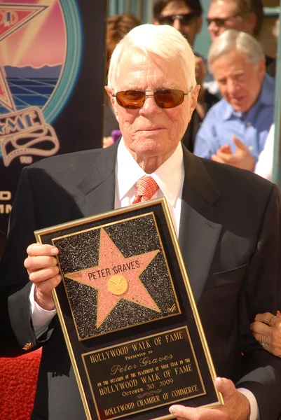 Peter Graves Hollywood Walk of Fame indüksiyon törenle için Peter Graves, Hollywood, Ca. 10-30-09 — Stok fotoğraf