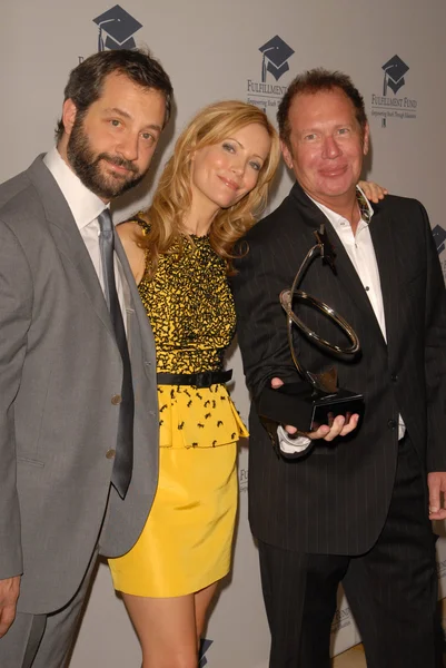 Judd Apatow, Leslie Mann and Garry Shandling at the Fulfillment Fund Annual Stars 2009 Benefit Gala,, Beverly Hills Hotel, Beverly Hills, CA. 10-26-09 — Stok fotoğraf