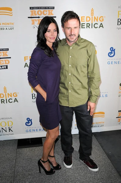 Courteney Cox and David Arquette at the 'Rock A Little, Feed A Lot' Benefit Concert. Club Nokia, Los Angeles, CA. 09-29-09 — Stockfoto