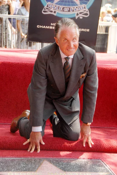 George hamilton bei der zeremonie zu ehren george hamilton mit dem 2.388. stern auf dem hollywood walk of fame. Hollywood Boulevard, Hollywood, ca. 08-12-09 — Stockfoto