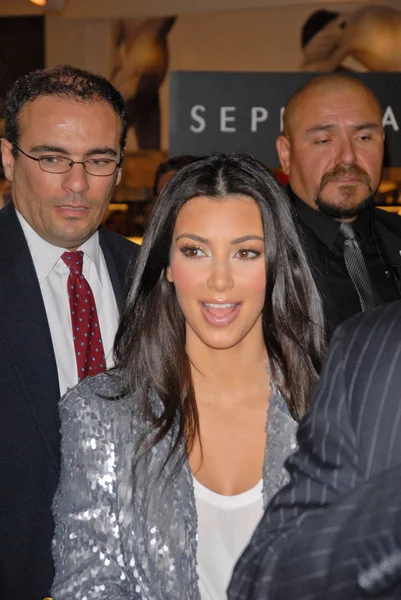 Kim Kardashian en el evento de lanzamiento de FusionBeauty 's Infatuation Lip Gloss, Sephora, Hollywood, CA. 10-15-09 —  Fotos de Stock