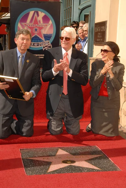 Leron Gubler con Peter Graves e Joan Endress alla Hollywood Walk of Fame cerimonia di induzione per Peter Graves, Hollywood, CA. 10-30-09 — Foto Stock