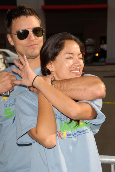 Colin Egglesfield and Stephanie Jacobsen — Stock Photo, Image