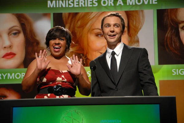 Chandra wilson och jim parsons på 61: a primetime emmy awards kandidat meddelanden. Leonard h. goldenson theatre i north hollywood, ca. 07-16-09 — Stockfoto