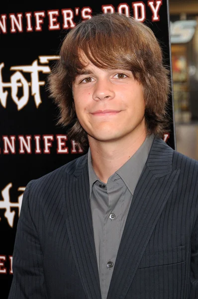 Johnny simmons på en i butik utseende av gjutna av "jennifer's body". hett ämne, hollywood, ca. 09-16-09 — Stockfoto