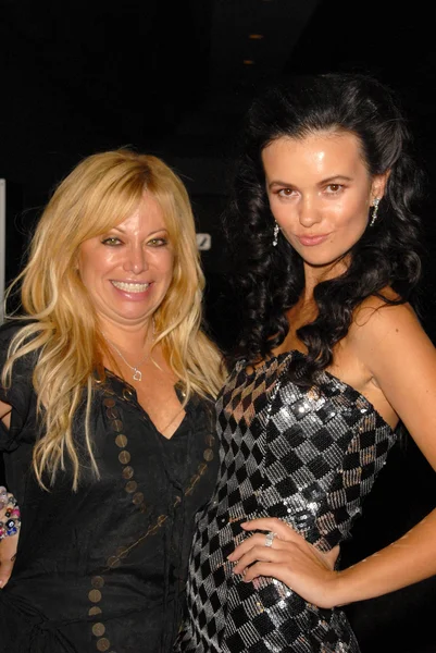 Gloria Kisel and Natasha Blasick at the Los Angeles Premiere of 'Death of Evil', Benefitting the National Fathers Resource Center. Regency Fairfax Cinemas, West Hollywood, CA. 10-01-09 — ストック写真