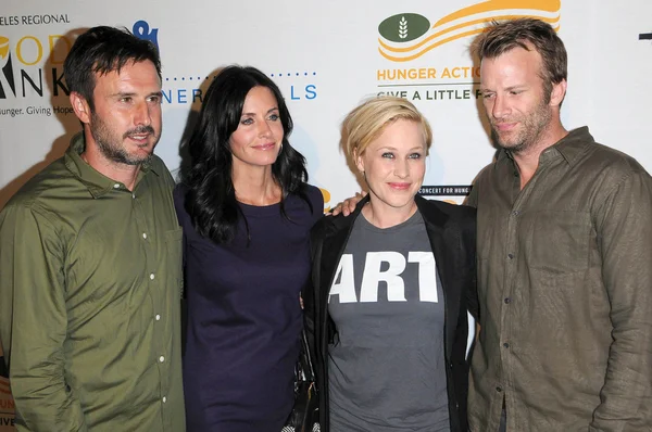 David Arquette and Courteney Cox with Patricia Arquette and Thomas Jane — Stock Photo, Image