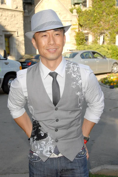 James Kyson Lee at the Aces and Angels Celebrity Poker Party. Playboy Mansion, Beverly Hills, CA 07-11-09 — Stock Photo, Image