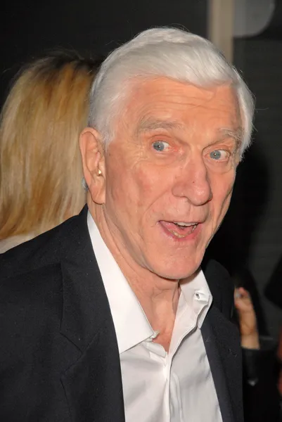 Leslie Nielsen w Los Angeles premiera "Stan Helsing," Arclight Theater Hollywood, Ca. 10-20-09 — Zdjęcie stockowe