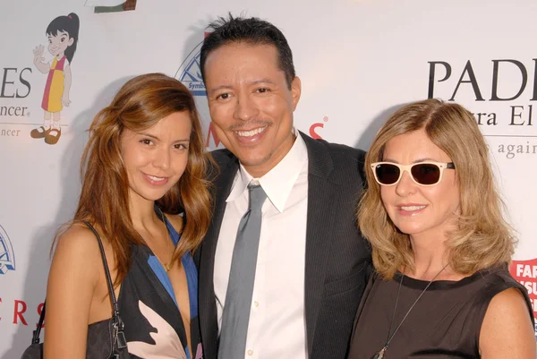 Anna Alvim with Yancey Arias and her mother at the 9th Annual Padres Contra El Cancer's 'El Sueno de Esperanza'. Hollywood Palladium, Hollywood, CA. 09-10-09 — Stock Photo, Image