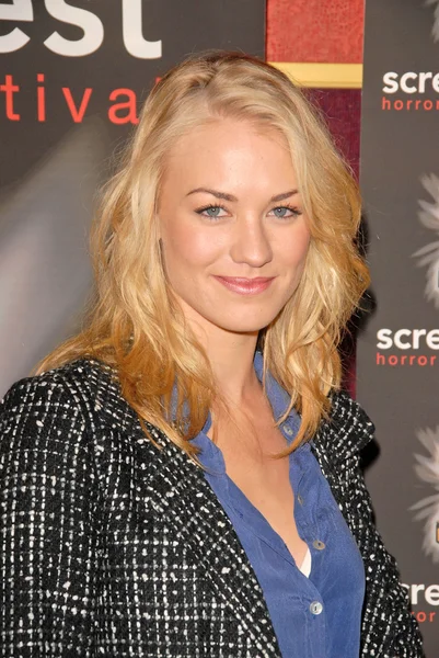 Yvonne Strahovski — Stockfoto