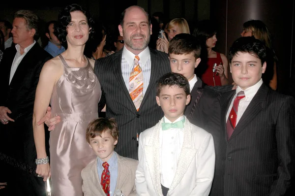 Matthew Weiner and family — Stock Photo, Image