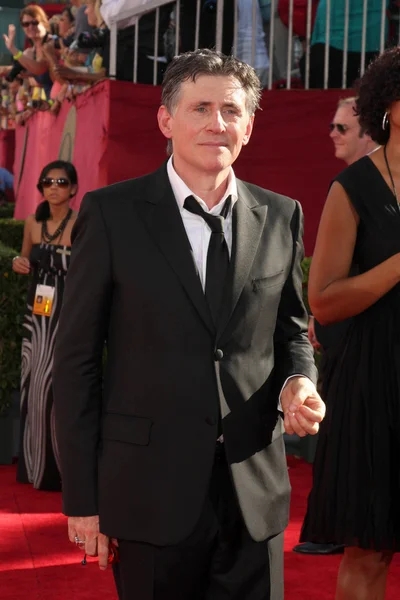 Gabriel byrne op de 61ste jaarlijkse primetime emmy awards. Nokia theatre in los angeles, ca. 09-20-09 — Stockfoto