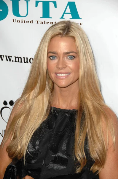 Denise Richards al terzo Gala annuale di Bow Wow 'Wow Hollywood'. The Lot, Hollywood, CA. 08-22-09 — Foto Stock