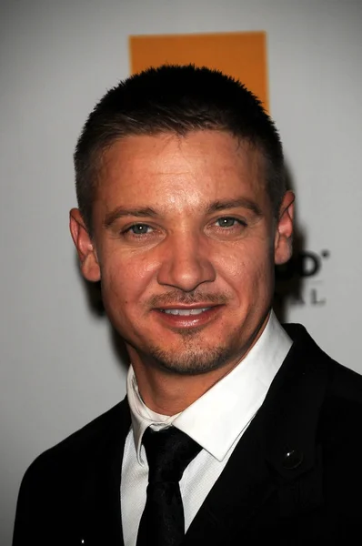 Jeremy renner op de 13e jaarlijkse hollywood awards gala. beverly hills hotel, beverly hills, ca. 10-26-09 — Stockfoto