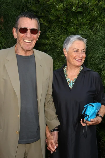 Леонард Нимой и Сьюзан Бэй — стоковое фото