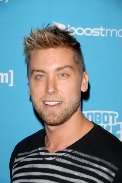 Lance Bass al Robot Chicken Skate Party Bus Tour. Skateland, Northridge, CA. 08-01-09 — Foto Stock