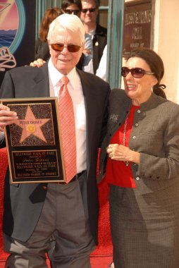 Peter Graves ve eşi Joan Endress Hollywood Walk of Fame indüksiyon törenle için Peter Graves, Hollywood, Ca. 10-30-09