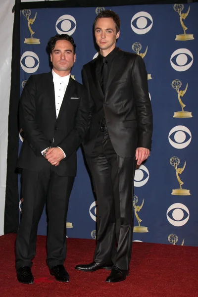 Johnny galecki och jim parsons — Stockfoto