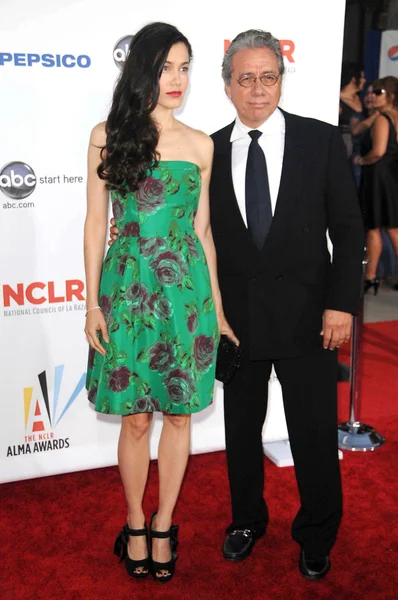 Lymari nadal und edward james olmos — Stockfoto