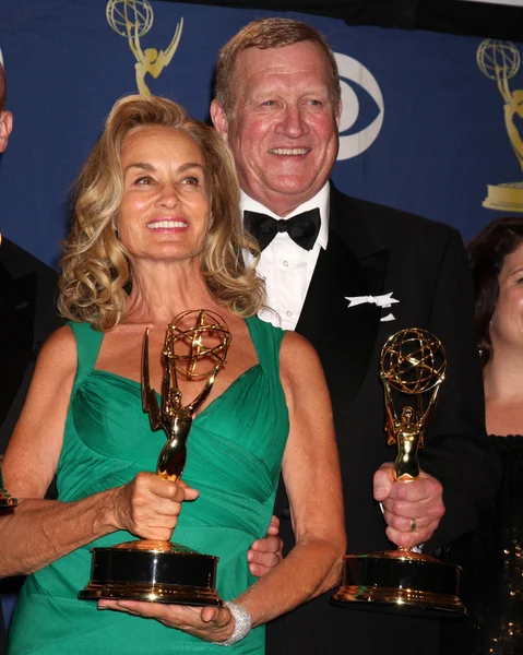 Jessica lange ve howard 61 yıllık primetime emmy Ödülü basın odasında ken. Nokia theatre, los angeles, ca. 09-20-09 — Stok fotoğraf