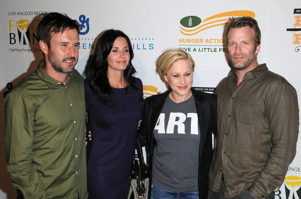 David Arquette and Courteney Cox with Patricia Arquette and Thomas Jane — Stock Photo, Image