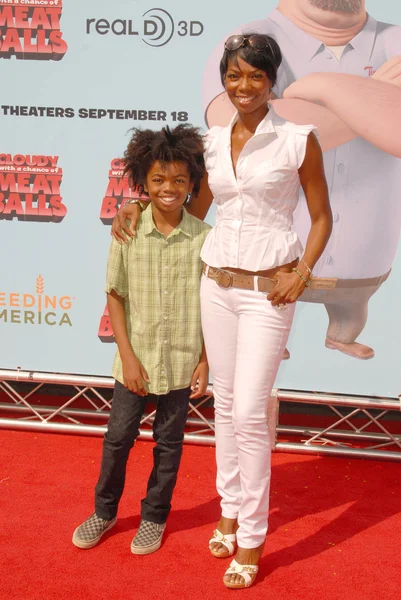 Vanessa Williams and son — Stock Photo, Image