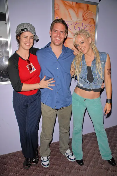 Katherine Carlson, Brad T. Gottfred e Tonya Kay alla doppia proiezione di Kelly Deerdale, Naturista e Orge, Laemmle Grand Theaters, Los Angeles, CA 08-28-09 — Foto Stock