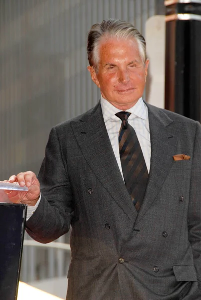 George Hamilton at the ceremony honoring George Hamilton with the 2,388th Star on the Hollywood Walk of Fame. Hollywood Boulevard, Hollywood, CA. 08-12-09 — Stockfoto