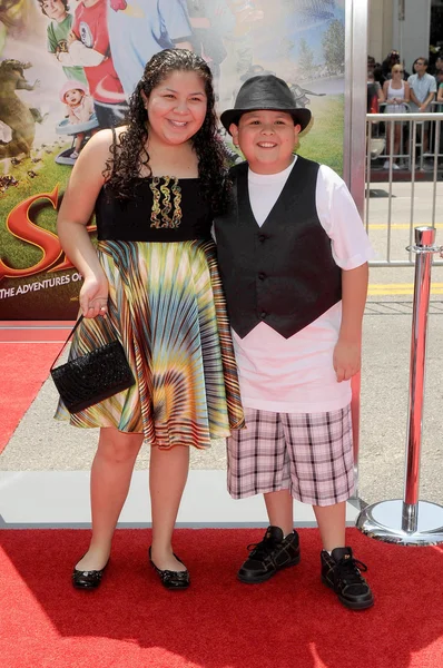 Raini Rodriguez and Rico Rodriguez at the Los Angeles Premiere of 'Shorts'. Grauman's Chinese Theatre, Hollywood, CA. 08-15-09 — 图库照片