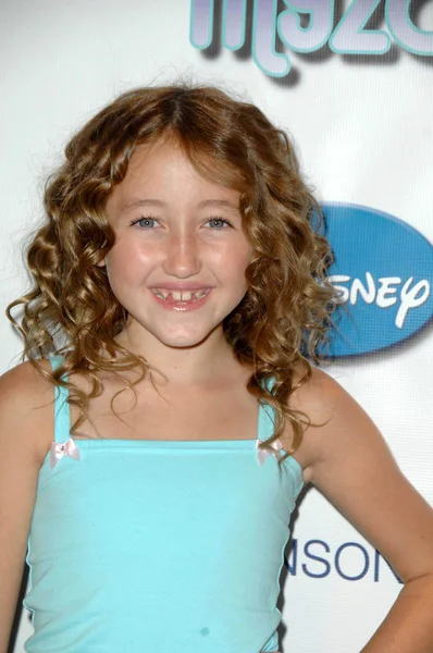 Noah Cyrus en la fiesta de lanzamiento de Myzos. Fred Segal, Santa Monica, CA. 08-22-09 —  Fotos de Stock