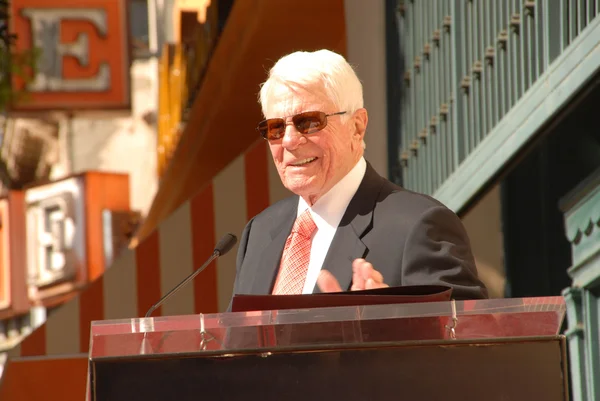 Peter Graves en la ceremonia de inducción del Paseo de la Fama de Hollywood para Peter Graves, Hollywood, CA. 10-30-09 —  Fotos de Stock