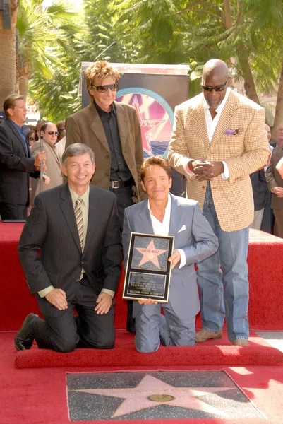 Leron Gubler con Barry Manilow y Dave Koz en la ceremonia en honor a Dave Koz con una estrella en el Paseo de la Fama de Hollywood. Vine Street, Hollywood, CA. 09-22-09 — Foto de Stock