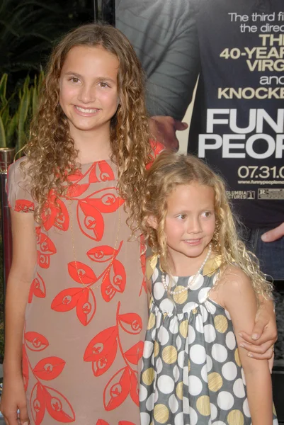 Maude Apatow and Iris Apatow at the World Premiere of 'Funny '. Arclight Hollywood, Hollywood, CA. 07-20-09 — Zdjęcie stockowe