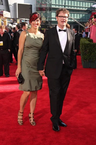 Holiday Reinhorn and Rainn Wilsonat the 61st Annual Primetime Emmy Awards. Nokia Theatre, Los Angeles, CA. 09-20-09 — Stock Photo, Image