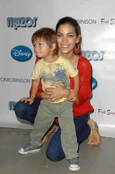 Touriya Haoud and son Jathan — Zdjęcie stockowe