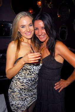 Paula Labaredas ve Anastasia Fontaines Paula Labaredas 'ın doğum günü partisinde, Madame Royale, Hollywood, CA. 07-06-09