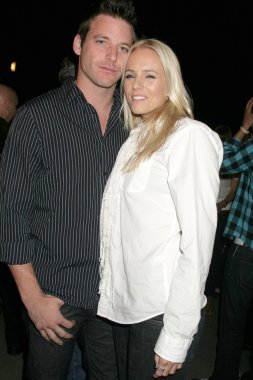 Valletta ve hannah cornett soymak