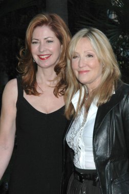 Dana Delany and Laura Iziziski
