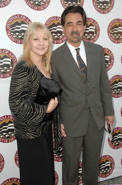 Joe Mantegna and wife Arlene at the 11th Annual Festival of Arts Pageant of the Masters. Private Location, Long Beach, CA. 08-29-09 — Stock Photo, Image